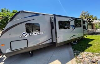 2013 Dutchmen RV Aerolite 315BHSS With king bed