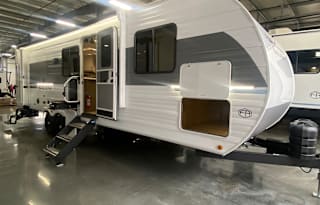 2025 FR SALEM Brand New Sleeps 8!  Outdoor kitchen