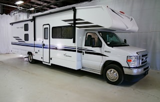 2021 Coachmen Freelander 30BH - Sleeps 6, w/ CarPlay & Power Inverter!!