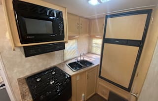 JJ’s Rv Rental Zeppelin 181 2-person Oasis