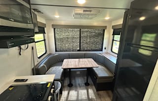 Kimmy’s Adventure Haven – Your Stylish Gateway!