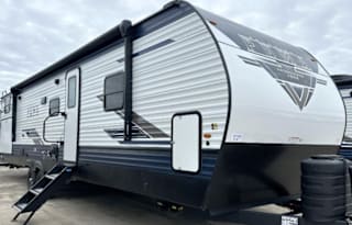 The coolest RV w/3 AC, Sleeps 10 no hauling needed