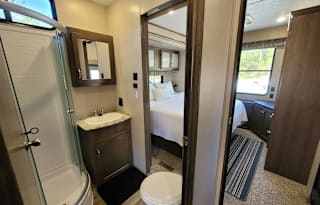 "MADAME"A Luxury Retreat-MEMORY FOAM King WEC HITS