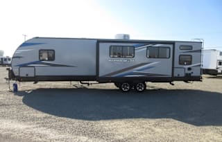 NEW 2021 Forest River Alpha Wolf 30DBH-L