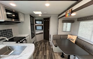 Ice Cold AC, Bunk Beds & Bathtub