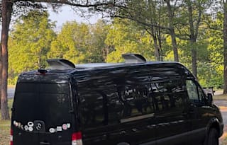 Beautiful 4x4 Mercedes 170 sprinter sleeps 5