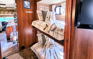 Renovated! "Lucky" the Leprechaun *Sleeps 10*