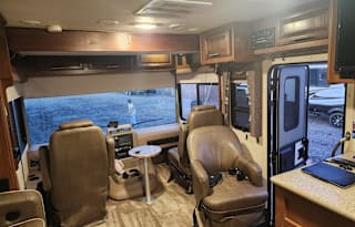 Luxury Georgetown 351DS Class A RV Rental!