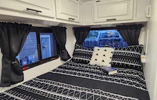 Cute Cozy Camper!