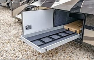 Class A Diesel Pusher bunkhouse w/ 02 full baths