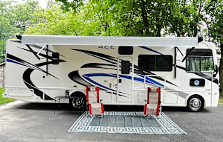 Brand New Pet Friendly Thor Ace 2023