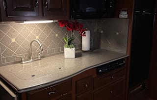 TOY HAULER: 2011 Newmar Canyon Star 3920