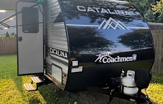 coachmen catalina summit  couple camper