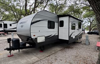 3 BEDS SPACIOUS AND COMFY DISCOUNT M2M AVAILABLE