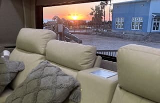 2020 Winnebago Horizon 42Q