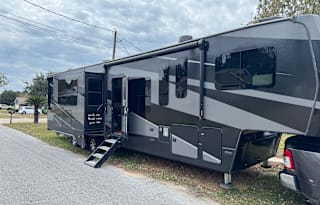 2021 Dutchmen RV Voltage 4205