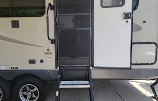 The Rollin' Glamper 2019 Flagstaff Micro Lite 21DS