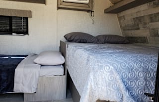 Cozy camper 2022 Dutchmen RV Coleman 17B