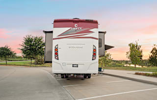 Luxury 2023 Class A W/Bunks 1.5 Baths Washer/Dryer