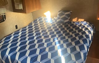 2015 Prime Time RV Avenger ATI 26BB