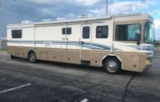 2005 Fleetwood RV Bounder Diesel 37u