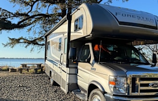 Room for 6, Fun for All – Rent Roxy Today!