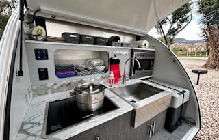 ON-THE-GO TEARDROP W/ PREMIUM AMENITIES!