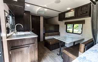 2023 Coleman Lantern 17b