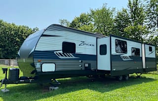 Haven on wheels! 2018 Crossroads Zinger Sleeps 10+