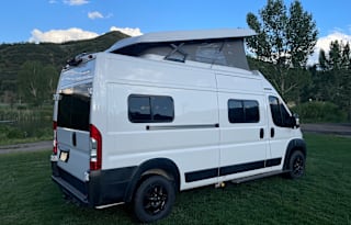 2021 Winnebago Solis 59P