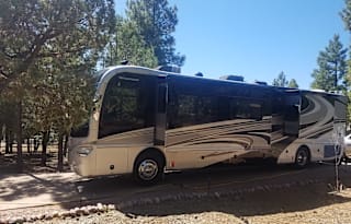 2008 Fleetwood Revolution LE