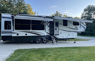2021 Grand Design Solitude 377MBS