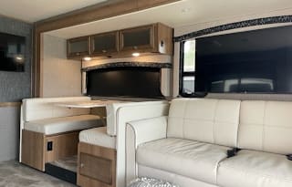 2021 Fleetwood RV Flair 35R