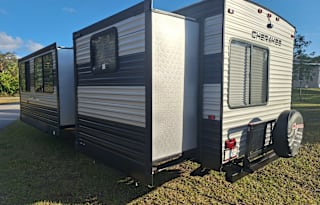 "Ellie Mae" Bunk Room/ Full Outside Kitchen