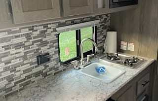 2021 Gulf Stream Enlighten 18BH