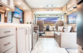 Luxury 2022 Thor Motor Coach Windsport 34J