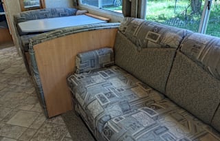 Class C Motorhome - Pet Friendly