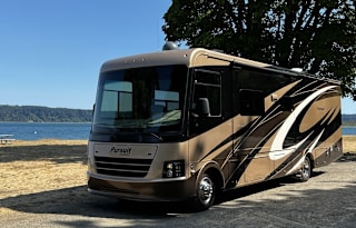 Fully stocked & Pet Friendly '18 Coachmen Pursuit