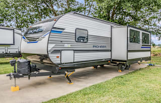 SLEEPS 6, WIFI Anywhere, Outdoor fridge & Grill