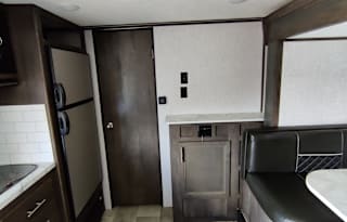 2021 Dutchmen RV Coleman Light LX 1855RB