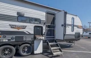 2022 Forest River RV Wildwood 26DBUD for RENT!