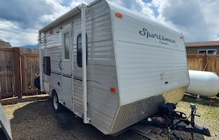 Pet friendly RV and easy to drive!