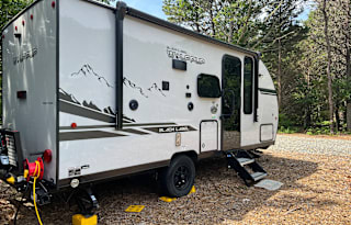 "Zen Den" 21 Forest River RV  WolfPup Black Label