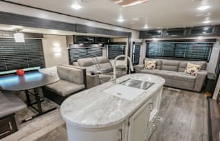 WOW King bed 3 slides looks like 5th wheel inside