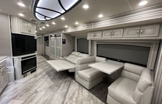 Family Fun In Style w/ 2 Full Bathrooms