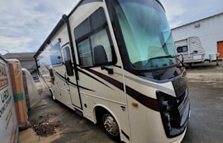 Family Dream Camper-Sleeps 8, Seatbelts for 8, Pet Friendly with Approval!!