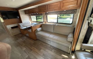 2019 Winnebago Vista 32YE