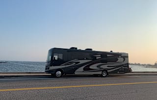 DELIVERY: 2019 Bounder - 2FB - 3 Bunks - Washer