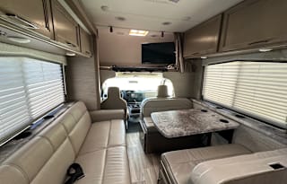 2022 THOR FOUR WINDS 30D