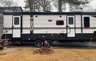 Adventurous 2023 Keystone Hideout: Sleeps 8
